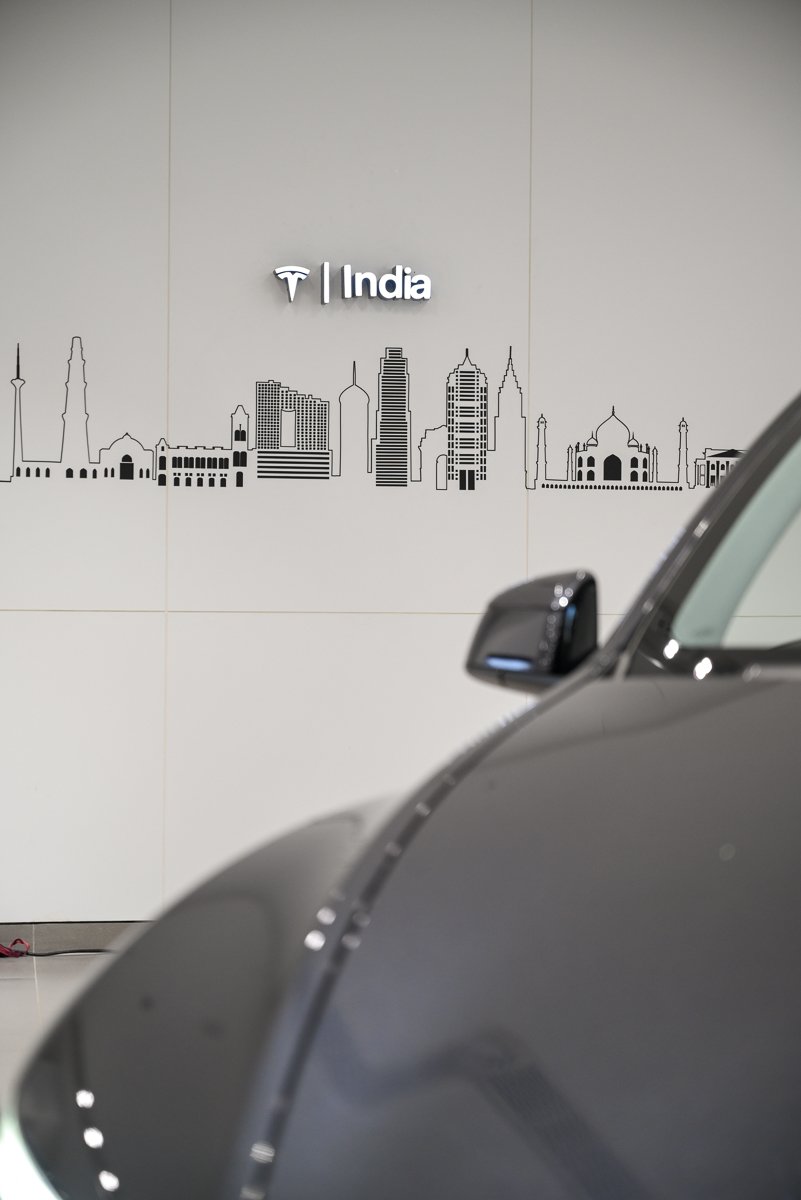The showroom floor guests moved through all evening, food rotating around them rather than the other way around.